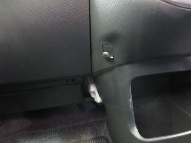 いわゆるコンビニフック、ゴミ袋をかけたりなにかと便利です。