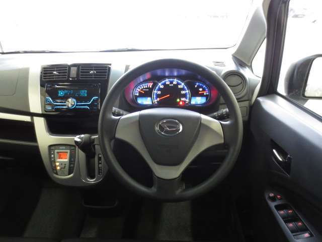 在庫車両は常時30台ほどを展示しています。　軽自動車からコンパクト、セダン、ミニバンまで幅広くラインナップしています。