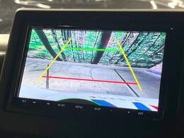 【バックカメラ】駐車時に後方がリアルタイム映像で確認できます。大型商業施設や立体駐車場での駐車時や、夜間のバック時に大活躍！運転スキルに関わらず、今や必須となった装備のひとつです！