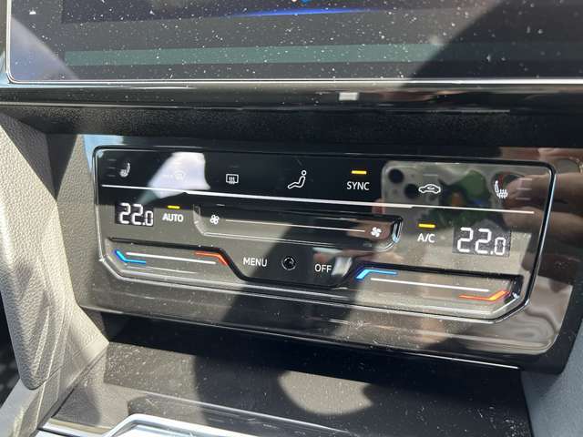 ◎2ゾーンフルオートエアコンディショナー（運転席/助手席/後席独立調整、自動内気循環機能付）