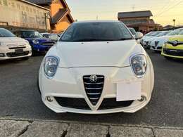 当店ではお客様に気持ちよくお乗り頂ける様、内装清掃及び外装も磨きピカピカに仕上げてして納車させて頂いております。