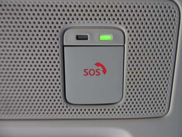 万が一のときのSOSコール。事故や急病時等にボタンひとつで専門のオペレーターに接続。警察や消防への連携をサポートします。別途お申し込みが必要です