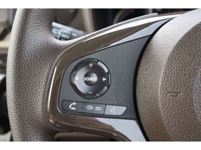 ステアリングスイッチ付きなので、運転中も安全に手元でオーディオの操作ができます！