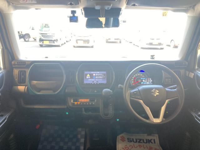 インパネ回りです。インパネシフト採用で足元空間が広々しています。広々とした空間は運転の疲れを軽減します♪