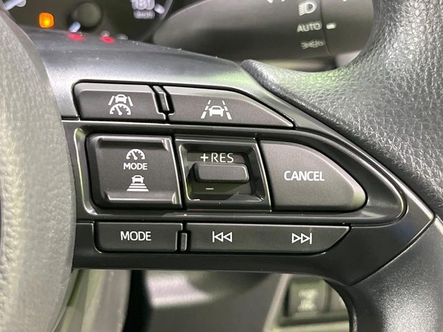 【レーダークルーズコントロール】高速道路での長距離走行が楽に！！自動で速度を保つクルーズコントロールが、衝突軽減システムと連携し、前方の車両を感知して車間を保つように速度調節してくれます！！