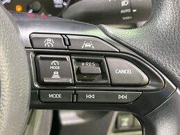 【レーダークルーズコントロール】高速道路での長距離走行が楽に！！自動で速度を保つクルーズコントロールが、衝突軽減システムと連携し、前方の車両を感知して車間を保つように速度調節してくれます！！