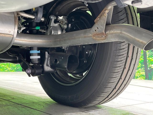 お車を安心してお乗りいただく為には、足回りの定期点検が欠かせません。サービスサポート（有償保証）では無料点検もご提供しており、安心のカーライフをお過ごしいただけるサポート体制が整っています。