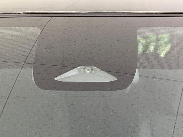 【トヨタセーフティセンス】走行中に前方の車両等を認識し、衝突しそうな時は警報とブレーキで衝突回避と被害軽減をアシスト。より安全にドライブをお楽しみいただけます。