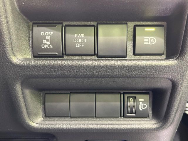 【パワースライドドア】スマートキーや運転席のスイッチでスライドドアの開閉が可能♪電動だから力を入れてドアを開ける必要が無く、小さいお子様でも、重い荷物を持っている時もラクに開け閉めできます♪