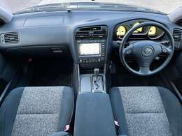 走行24000Km。ワンオーナー、ガレージ保管。内外装共に良好で目を見張るコンディションの個体です。禁煙車なので嫌なニオイもありません。