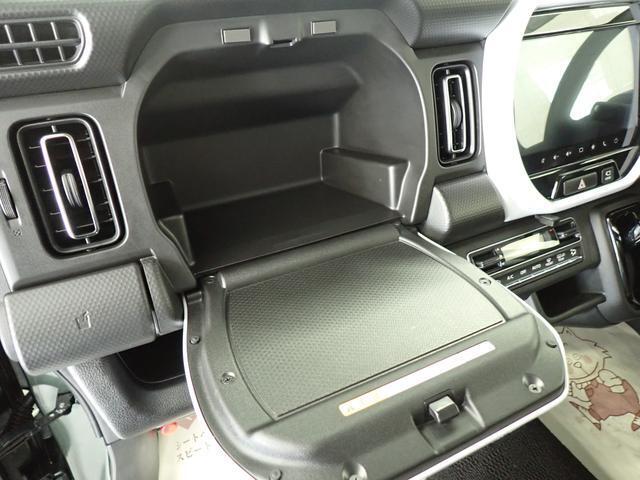 助手席前の収納は、停車時に簡易テーブルとしてご使用いただけます。