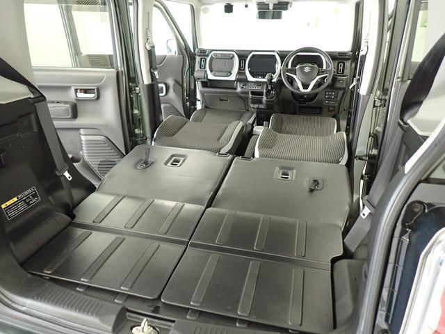 シートアレンジ多彩です。車中泊ができる　広々車内です。