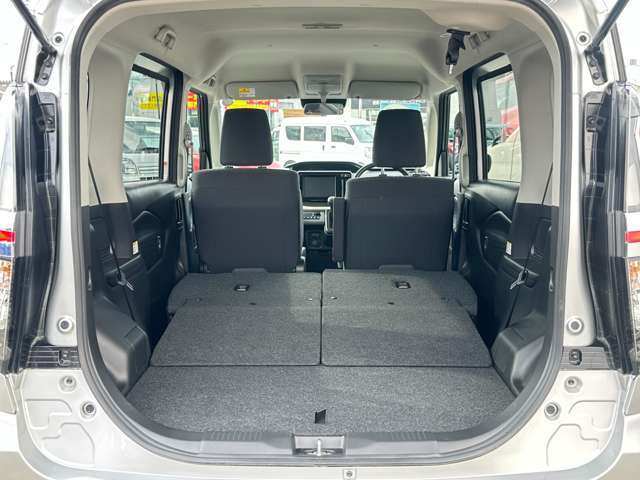 セカンドシートを倒すと、大きなお荷物も！