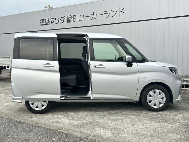 狭い場所での乗り降りや、荷物の積み下ろしがしやすいスライドドア☆