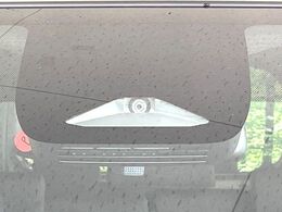 【トヨタセーフティセンス】走行中に前方の車両等を認識し、衝突しそうな時は警報とブレーキで衝突回避と被害軽減をアシスト。より安全にドライブをお楽しみいただけます。