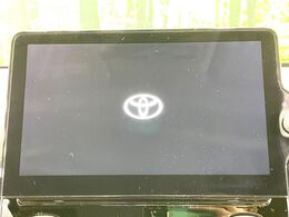 【ナビ機能付き10.5インチ　ディスプレイオーディオ】大画面のディスプレイはAppleCarPlayやAndroidAutoが利用可能。大きな画面でスマホナビアプリ等が利用いただけます♪