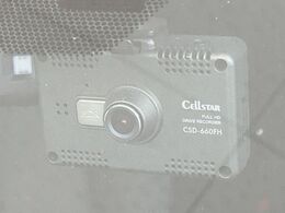 【ドライブレコーダー】安心・安全なカーライフに必須のドライブレコーダーを装備！走行中はもちろん、あおり運転や事故に遭遇した際の状況も映像で記録し、万一のリスクに備えます。