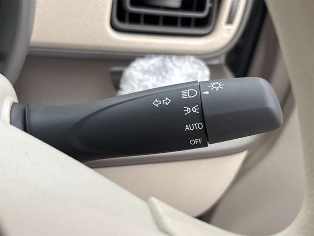 オートライト『周囲の明るさに応じて、ヘッドランプを自動的に点灯、消灯します。』