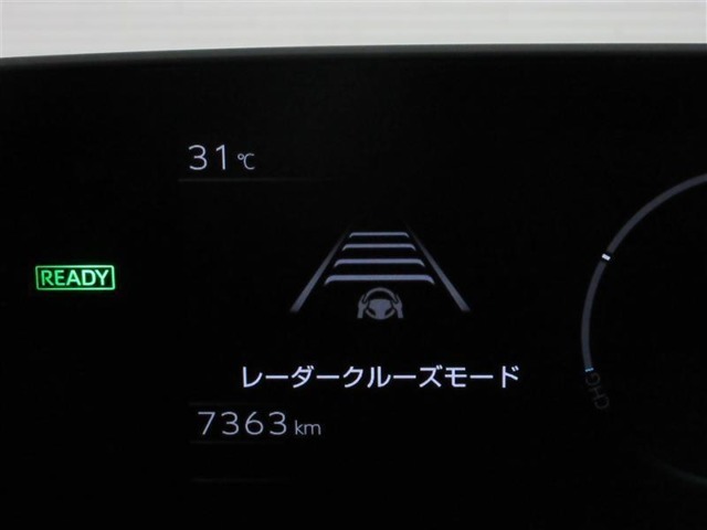 高速道路での運転をアシストするクルーズコントロール付。