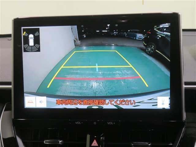 車両後方の映像を映すバックモニター。進路を確認しながら安全に車庫入れできます。