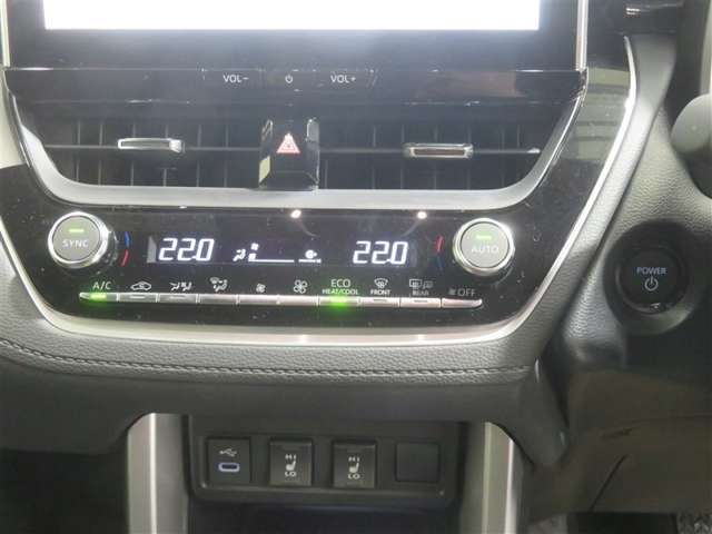 オートエアコン機能で、車内を自動的に、設定した温度に保ってくれます。