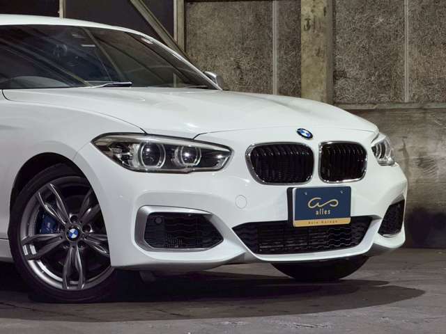 ★0-100km/h加速では4.9秒でこなし、E92、E90世代の「M3」に肉薄するほどのスペックを持っています。エンジンのみならず専用にチューニングされた可変式サスペンション「アダプティブMサスペンション」も搭載★