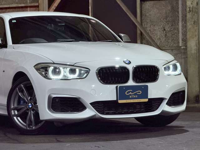 ★その更なる上のモデルとして開発された「Mモデル」と「Mスポーツ」の中間モデルであるM135iは発表当初から人気を集める1台で、特にこのF20系の1シリーズではトップグレードとして販売が開始されました★