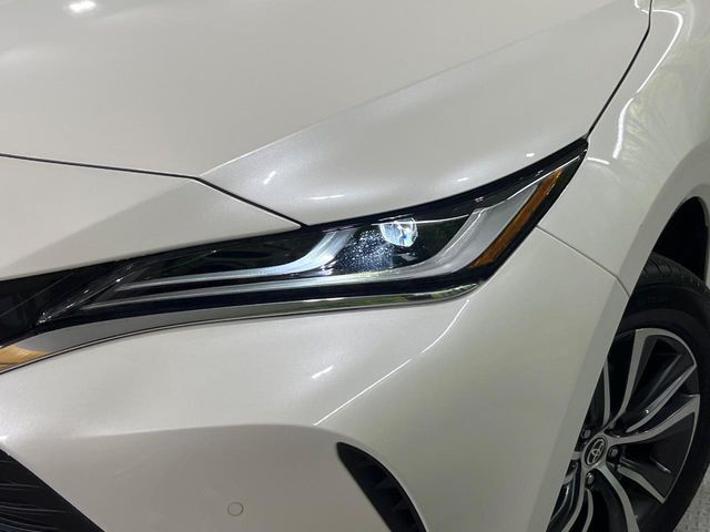 【LEDヘッドライト】悪天候や夜間走行時も良好な視界を確保し安心して運転できる高輝度LEDヘッドライトを装備！点灯速度が早く、消費電力も抑えられています。