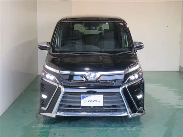 明度の高いLEDヘッドライトで、夜間の運転も安心です。