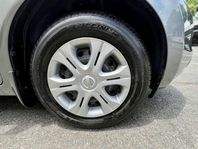 整備工場は広く整理整頓され、納車前整備をしっかり行います！