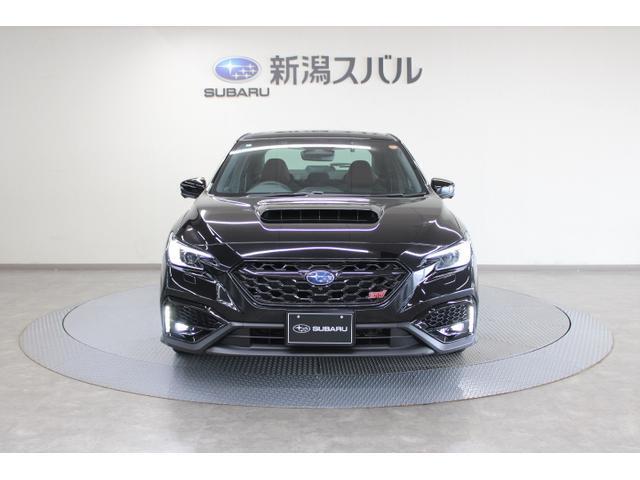 磨き続けてきた走りへのこだわりと最新技術を取り入れたクルマづくりによって、どこまでも走りたくなる愉しさと深い安心感をお届けします。