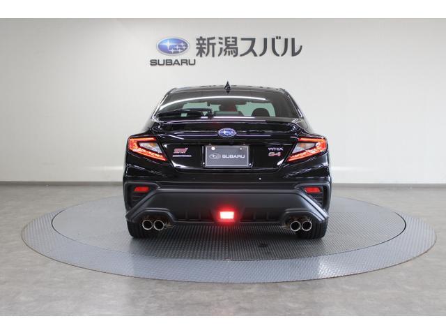 リヤフォグランプ装備。悪天候など視界の悪い時に点灯することで後続車両に自車の存在をアピール。追突事故のリスクを減らします(視界の良い時の点灯はお控えください)、