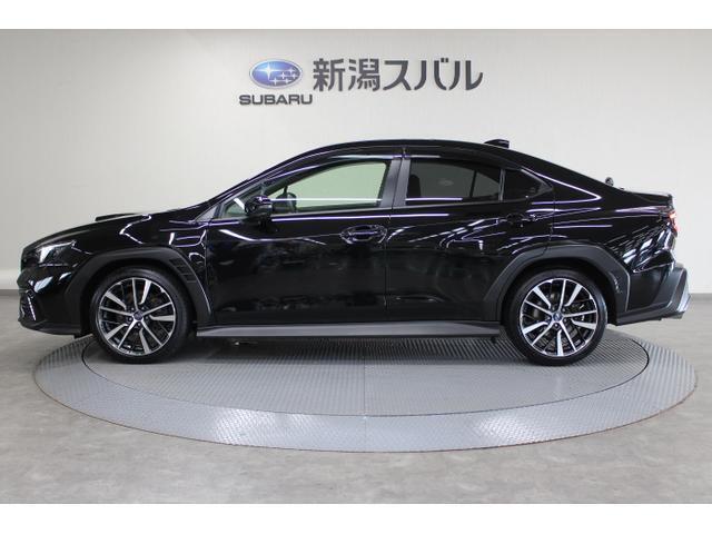 高速走行時の直進安定性や操縦安定性を高めるエアロダイナミックフォルム。