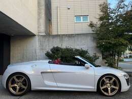 純正のマフラーや純正のアルミホイールもあります。