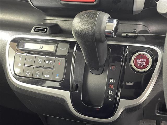 【シフトレバー】シフトも操作しやすく快適なドライブを楽しんでいただけます！