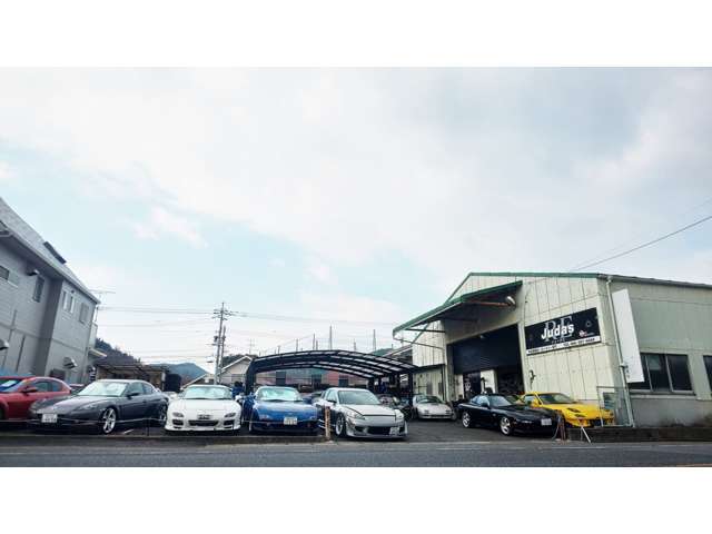 ジューダスでは納車後に長く乗って頂くために、納車前に整備・修理をしてお渡ししています。店頭には掲載されていないRX-7/RX-8が多数ございます。詳しくは店頭にて！
