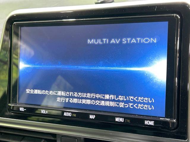 【純正ナビ】人気の純正ナビを装備しております。ナビの使いやすさはもちろん、オーディオ機能も充実！キャンプや旅行はもちろん、通勤や買い物など普段のドライブも楽しくなるはず♪