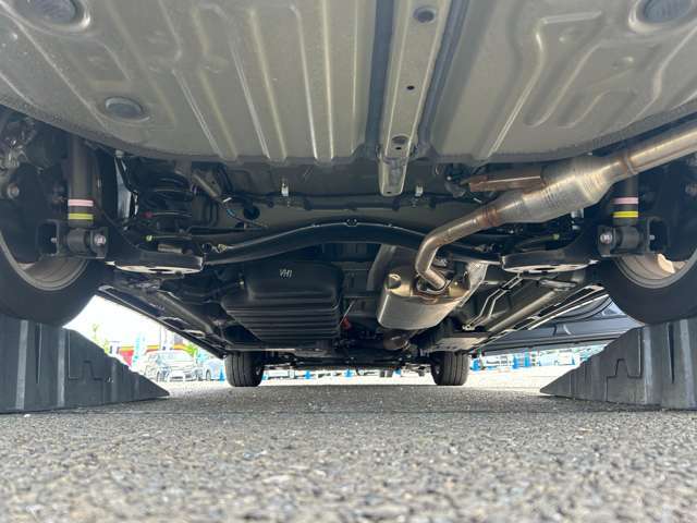 ■弊社では全車プロの専門業者によるルームクリーニングを実施しています！■室内の細かい所からエンジンルームまでキレイになった状態でお渡しいたします■