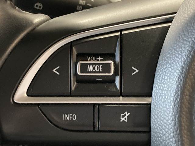 【ステアリングスイッチ】を装備しております。オーディオ操作をハンドルで行うことが可能です。