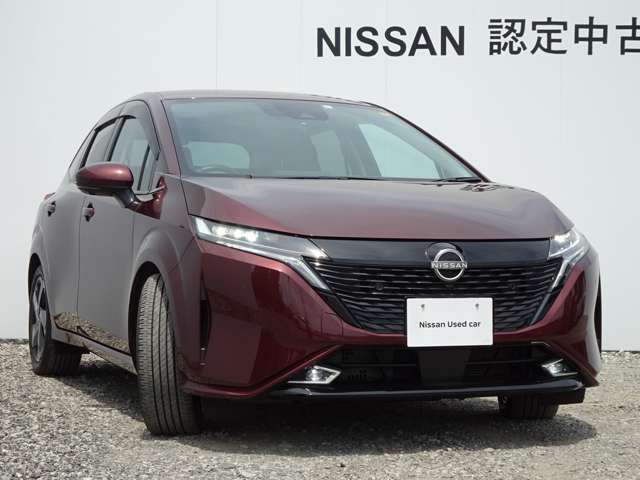 アダプティブLEDヘッドライト。フロントカメラで前方の状況を検知し対向車や先行車に眩しい思いをさせることなく必要なところだけを遠くまで照射します。