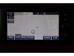 純正ナビを装備。初めての場所へのお出かけもナビがあると安心です。ハンズフリー通話に使えるBluetoothにも対応しています♪