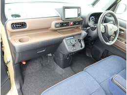 高品質カークリーニング ピカピCar 外装・内装、岐阜トヨペットの専門スタッフがシートもカーペットも綺麗に洗浄済み！プロの仕上げを是非ご確認下さいませ。