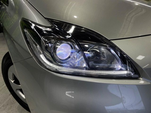 【HIDヘッドライト】非常に明るく前方を照らしてくれるので、悪天候や夜間の走行時も視界良好で安心してお乗りいただけます。