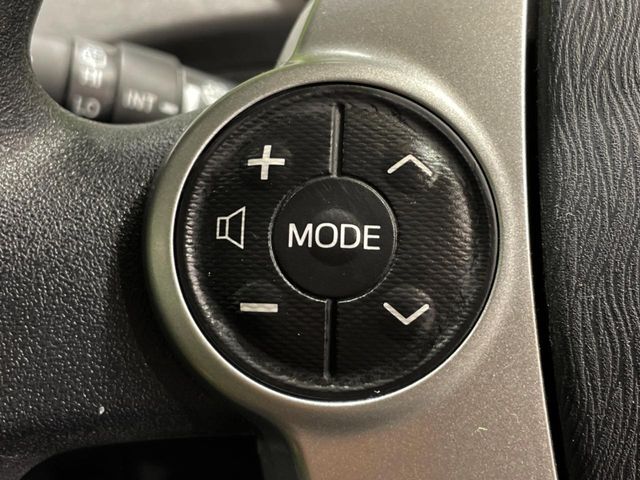 【ステアリングスイッチ】運転中、前方から目線をそらすことなく、オーディオ等の操作が可能な便利機能！安心＆快適なドライブを演出してくれます♪