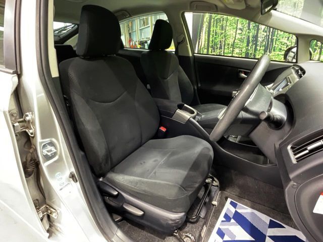 運転席シート廻りは使用感も少なく、良好な状態となっています。丁寧に使われていたことがよくわかりますね。