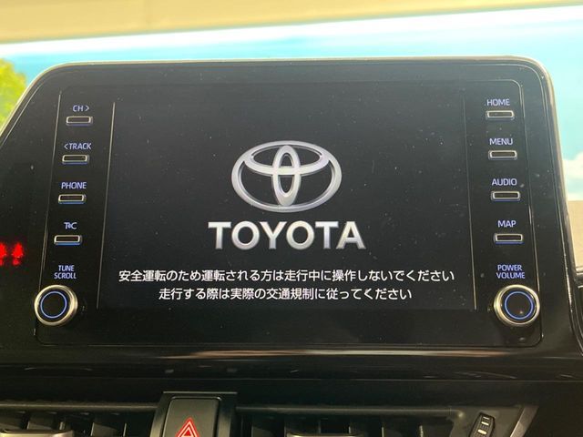 【メーカー純正ナビ】インテリアに溶け込むスタイリッシュな「専用設計」メーカーナビを装備♪視認性や操作性など基本性能にも優れ、より上質なカーライフをお楽しみいただけます。