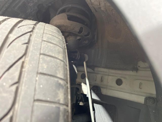 お車を安心してお乗りいただく為には、足回りの定期点検が欠かせません。サービスサポート（有償保証）では無料点検もご提供しており、安心のカーライフをお過ごしいただけるサポート体制が整っています。