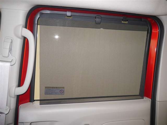 格納式リヤサンシェード