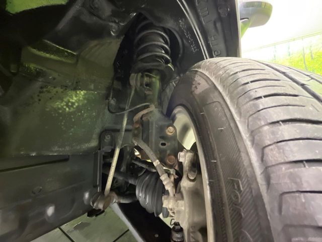お車を安心してお乗りいただく為には、足回りの定期点検が欠かせません。サービスサポート（有償保証）では無料点検もご提供しており、安心のカーライフをお過ごしいただけるサポート体制が整っています。