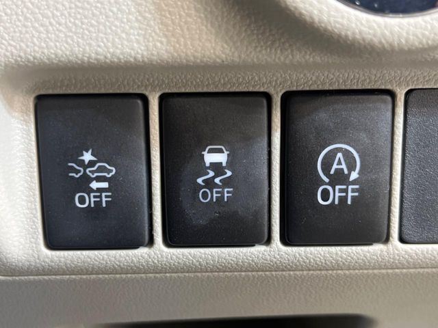 【スマートアシスト】走行中に前方の車両等を認識し、衝突しそうな時は警報とブレーキで衝突回避と被害軽減をアシスト。より安全にドライブをお楽しみいただけます。